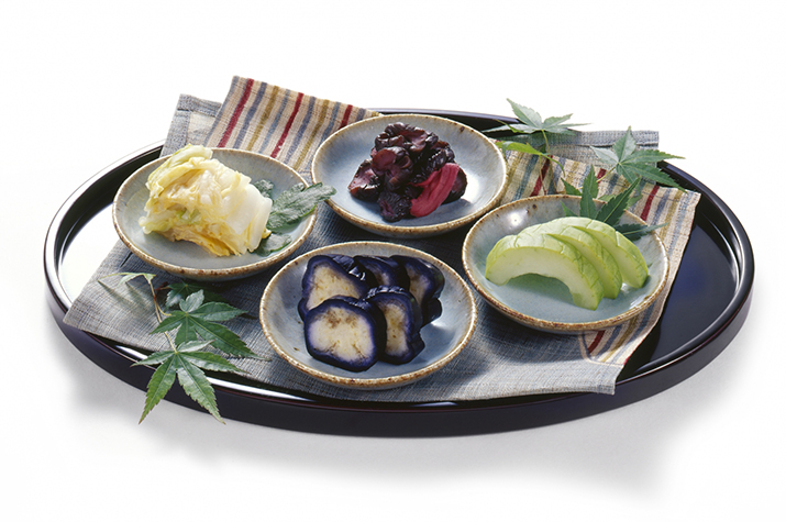 食卓を囲む家族